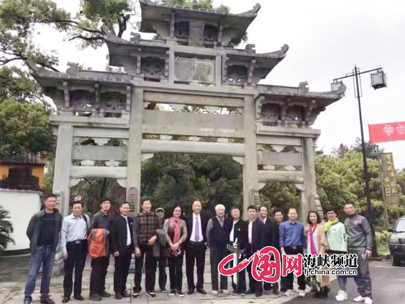 “文化下鄉”公益筆會活動朋友合影留念
