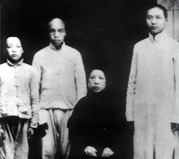 1919年毛澤東、毛澤民、毛澤覃和母親生前照