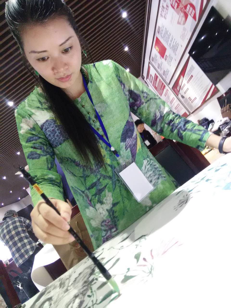 人民畫院杭州分院會員、知名書畫藝術(shù)家鮑貴芬創(chuàng)作